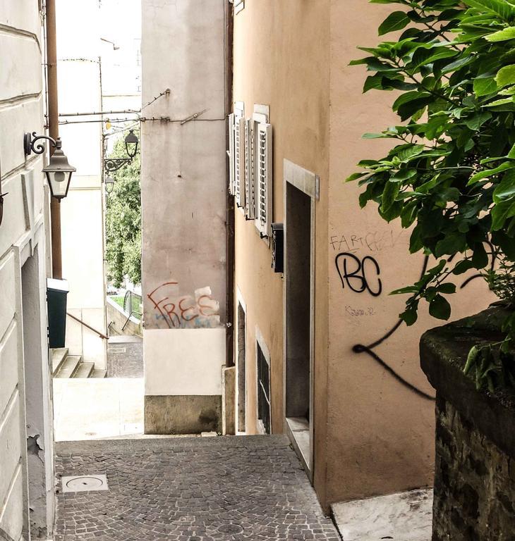 Casa Vacanze All'Angolo Τεργέστη Εξωτερικό φωτογραφία
