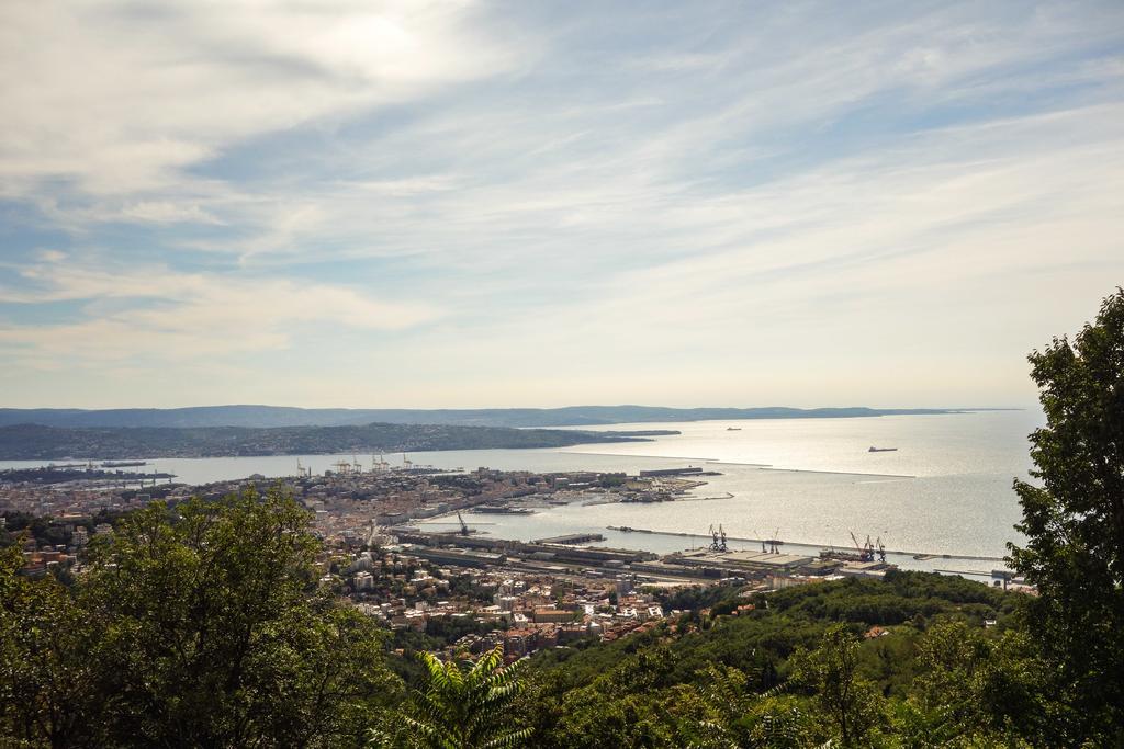 Casa Vacanze All'Angolo Τεργέστη Εξωτερικό φωτογραφία