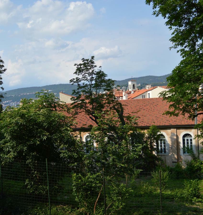 Casa Vacanze All'Angolo Τεργέστη Εξωτερικό φωτογραφία